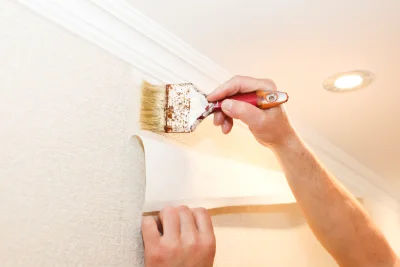 Pose de papier peint à Rochebrune — revêtements muraux et toiles de verre